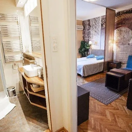 Orient Apartment